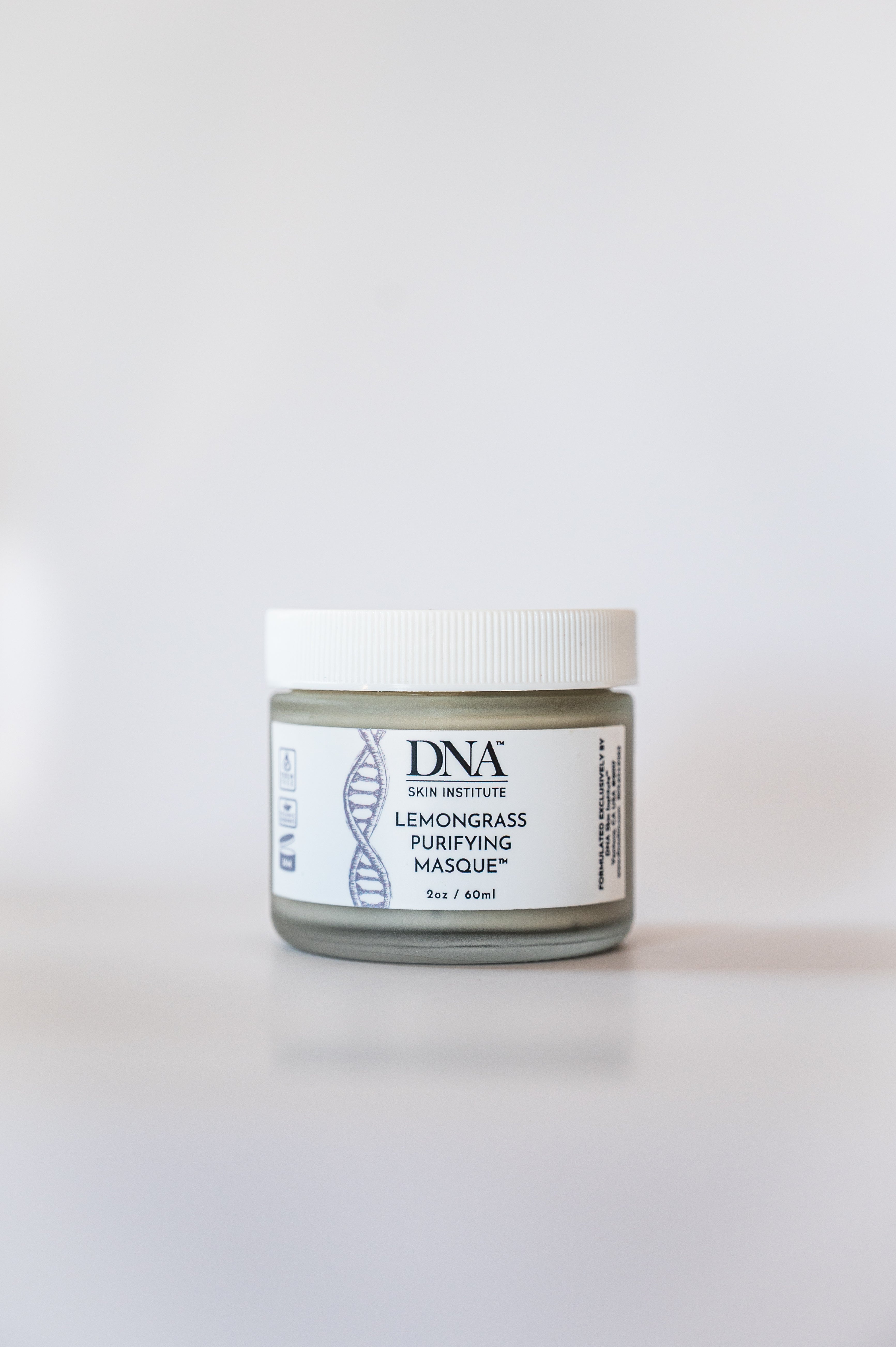 purifying mask stimulates skin and hydrates skin