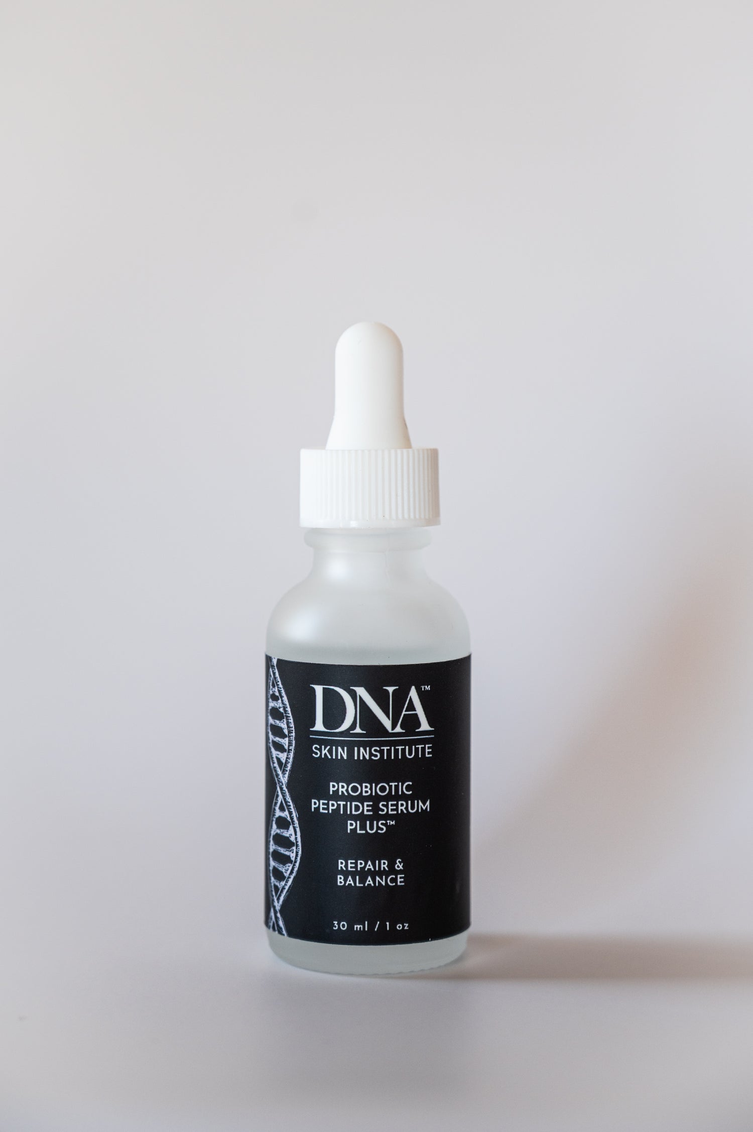 toxin free serum with probiotics, peptides, and powerful antioxidants to renew tired lackluster skin, while
boosting collagen and healing damaged cells